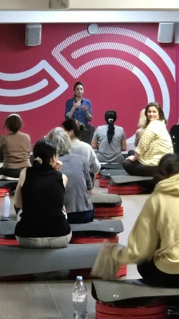 Séance de yoga du visage animée par Caroline Laurent